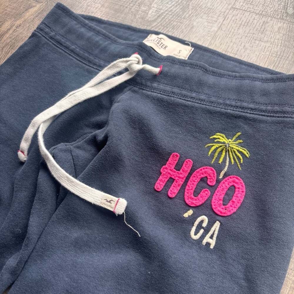 Hollister Co. Navy Blue Drawstring Sweatpants
Pink Embroidered Logo Graphic